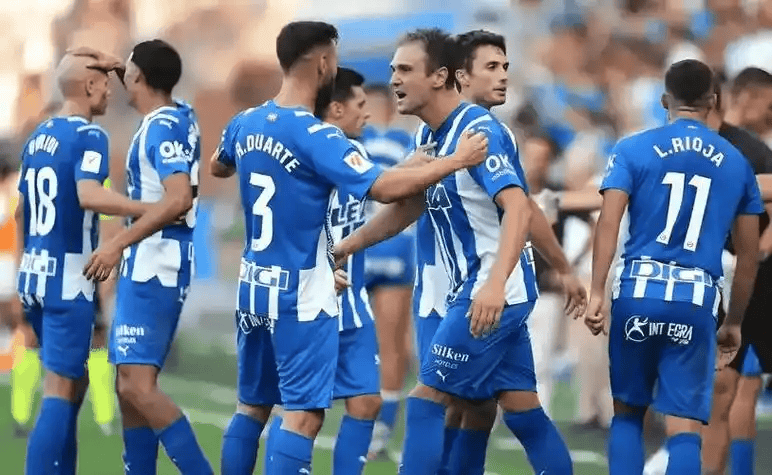 爱游戏体育-赛地聚焦——德甲集结日热度飙升，亚特兰大临场应变，悬念犹存，资深球员宣示担当