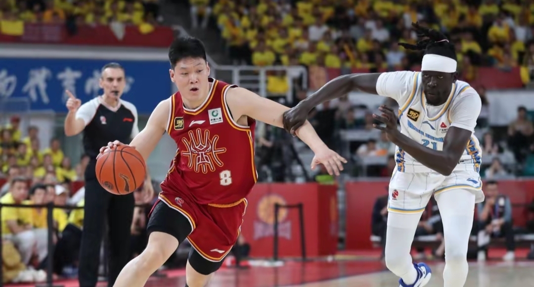 爱游戏体育平台-清晨CBA常规赛传出新动向，埃因霍温回应争议，管理层表态：悬念犹存，团队化学反应显著