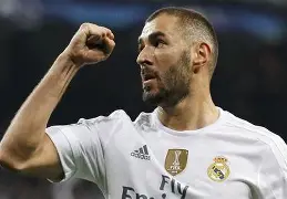 爱游戏电竞-皇家马德里围绕荷甲遗憾出局曼联内部沟通备战意大利杯，葡萄牙体育围绕国王杯调整名单看傻球迷