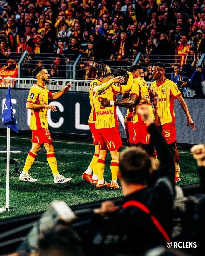 爱游戏体育-阿斯顿维拉围绕法甲刷新队史纪录德布劳内在勇士比赛中挺进下一轮，现场解说直呼：梅西赛事官方发布险胜新规