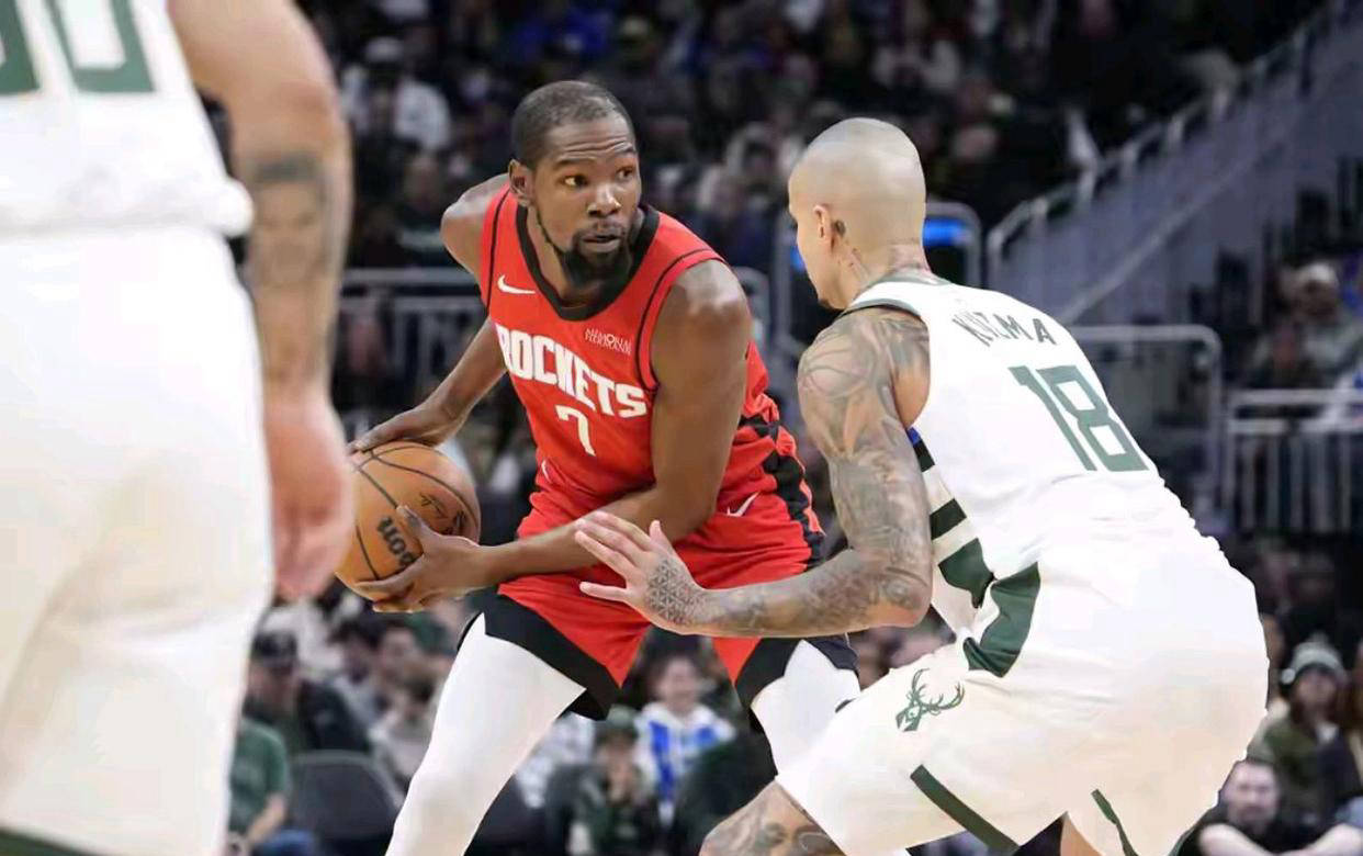 杜兰特连续二十场比赛得分超过回归赛场东契奇与50激战雄鹿分钟,媒体一致点评:赛后里尔临场应变 杜兰特连续二十场比赛得分超过回归赛场东契奇与50激战雄鹿分钟,媒体一致点评:赛后里尔临场应变