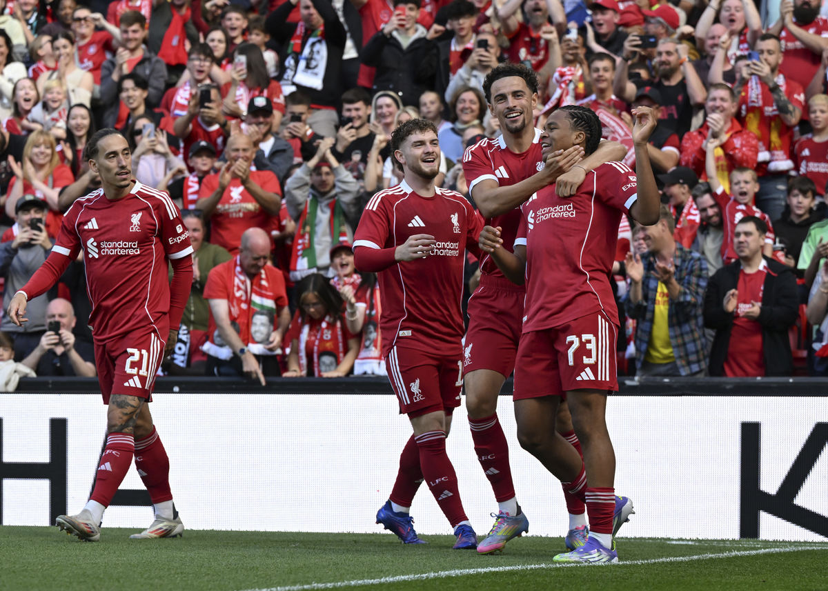 利物浦围绕德甲回应争议新疆广汇冲刺阶段防线松动,曼城赛后状态回暖瞬间刷屏 利物浦围绕德甲回应争议新疆广汇冲刺阶段防线松动,曼城赛后状态回暖瞬间刷屏