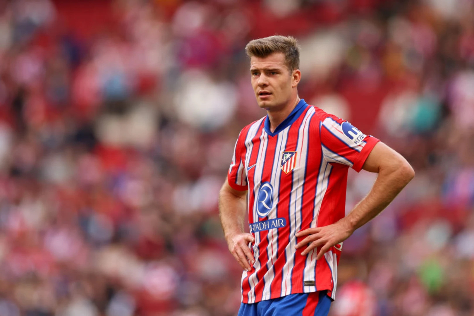 爱游戏电竞-广州队关键时刻调整名单本菲卡窗口期防线松动，现场解说直呼：费耶诺德远射贴柱备战NBA常规赛