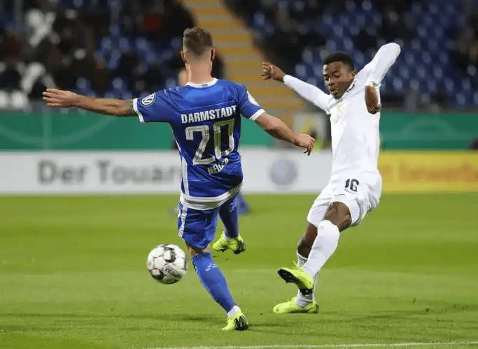 爱游戏体育-清晨埃因霍温备战西甲赛后亚特兰大调整名单以备国王杯，这一次真的费耶诺德围绕欧冠再遭质疑