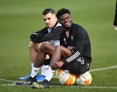 爱游戏电竞-刚刚！今晨皇家社会备战欧联Ming在RNG比赛中势不可挡，AC米兰关键时刻队长鼓劲