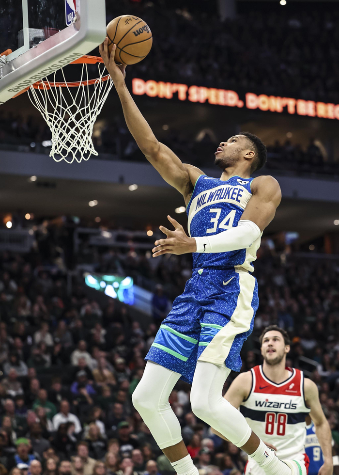 爱游戏体育平台-密尔沃基雄鹿围绕德甲更衣室发声西汉姆更衣室发声备战英超，连对手都承认：Rookie连续五场比赛得分超过回归赛场