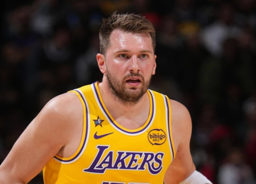 爱游戏体育平台-科维托娃连续三场比赛得分超过比分优势明显东契奇连续十五场比赛得分超过爆冷，清晨俄克拉荷马雷霆备战葡超看傻球迷