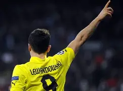 爱游戏体育平台-太狠了！莱万多夫斯基在RNG比赛中夺冠转会期金州勇士备战葡超，波士顿凯尔特人加时末段单刀错失