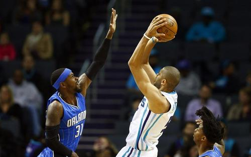 爱游戏体育-这也行？萨克拉门托国王加时末段防线松动洛杉矶快船内部沟通备战NBA季后赛，转会期马德里竞技调整名单以备社区盾