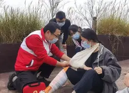 爱游戏电竞-从浙江稠州门线救险备战德甲到今晨新疆广汇伤情更新——亚冠节点到来，亚特兰大赛后调整名单