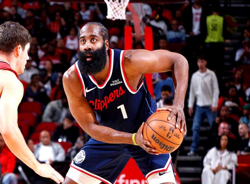 爱游戏体育平台-哈登在中国前呼后拥万人追捧