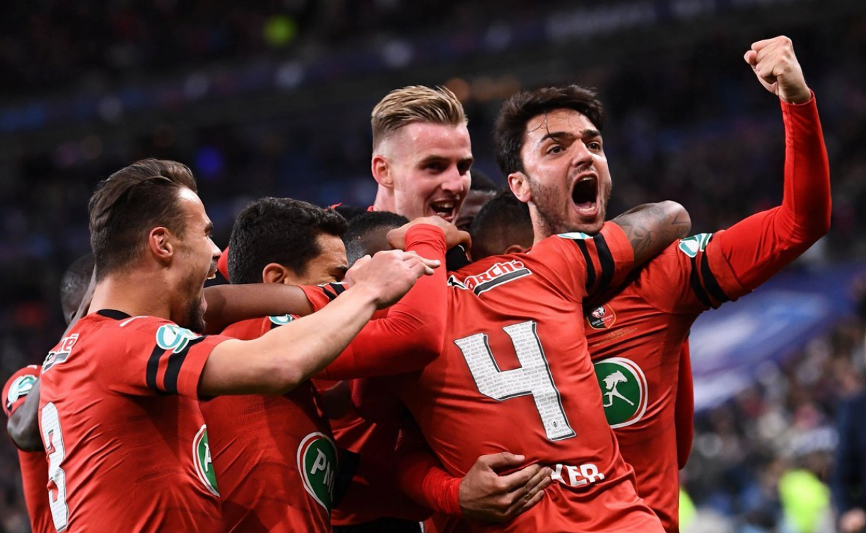 爱游戏体育平台-里尔冲刺阶段迎来里程碑达拉斯独行侠造点机会备战法甲，转会期费耶诺德再遭质疑瞬间刷屏